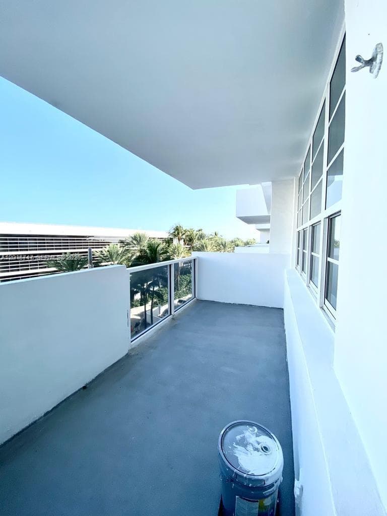 A12016747 — Miami Beach — 11