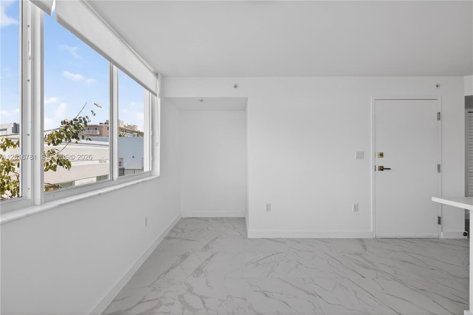 A12016781 — Miami Beach — 5