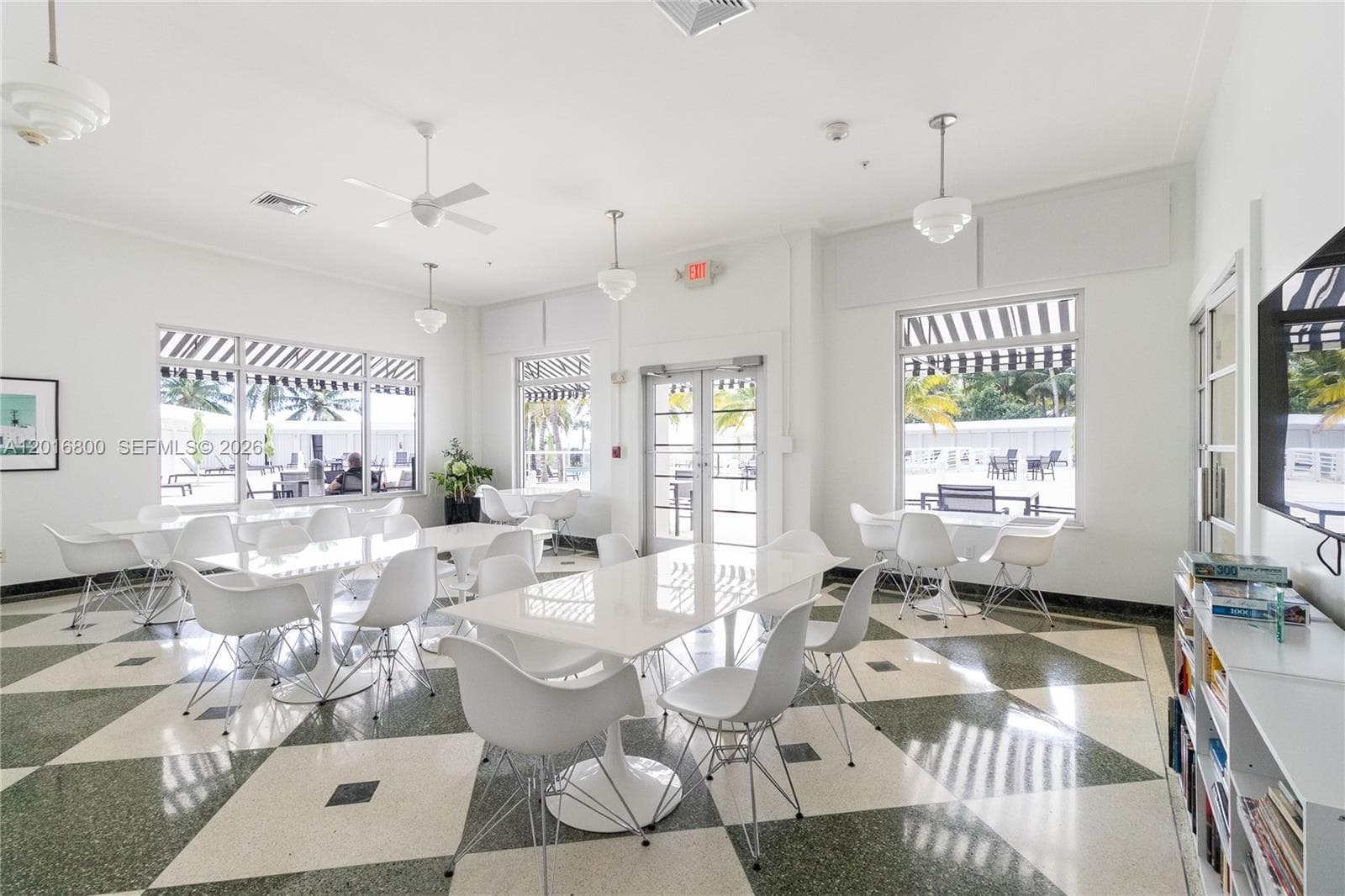 A12016800 — Miami Beach — 36