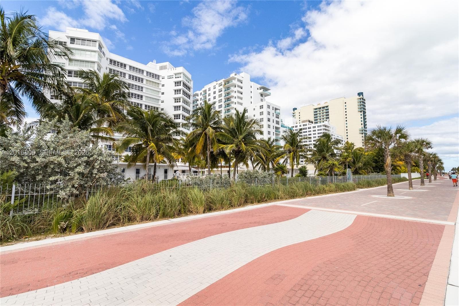 A12016800 — Miami Beach — 34