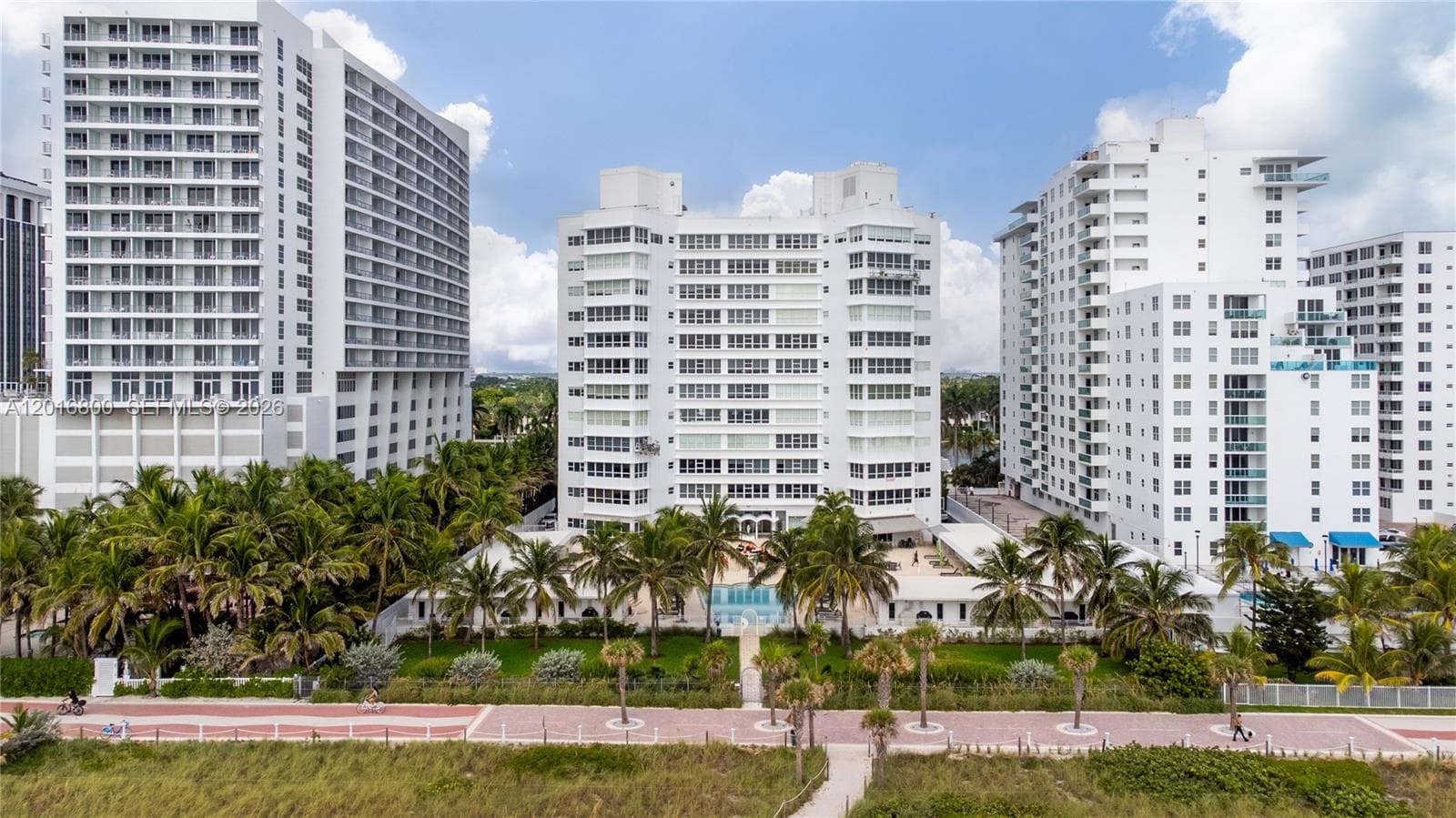 A12016800 — Miami Beach — 33