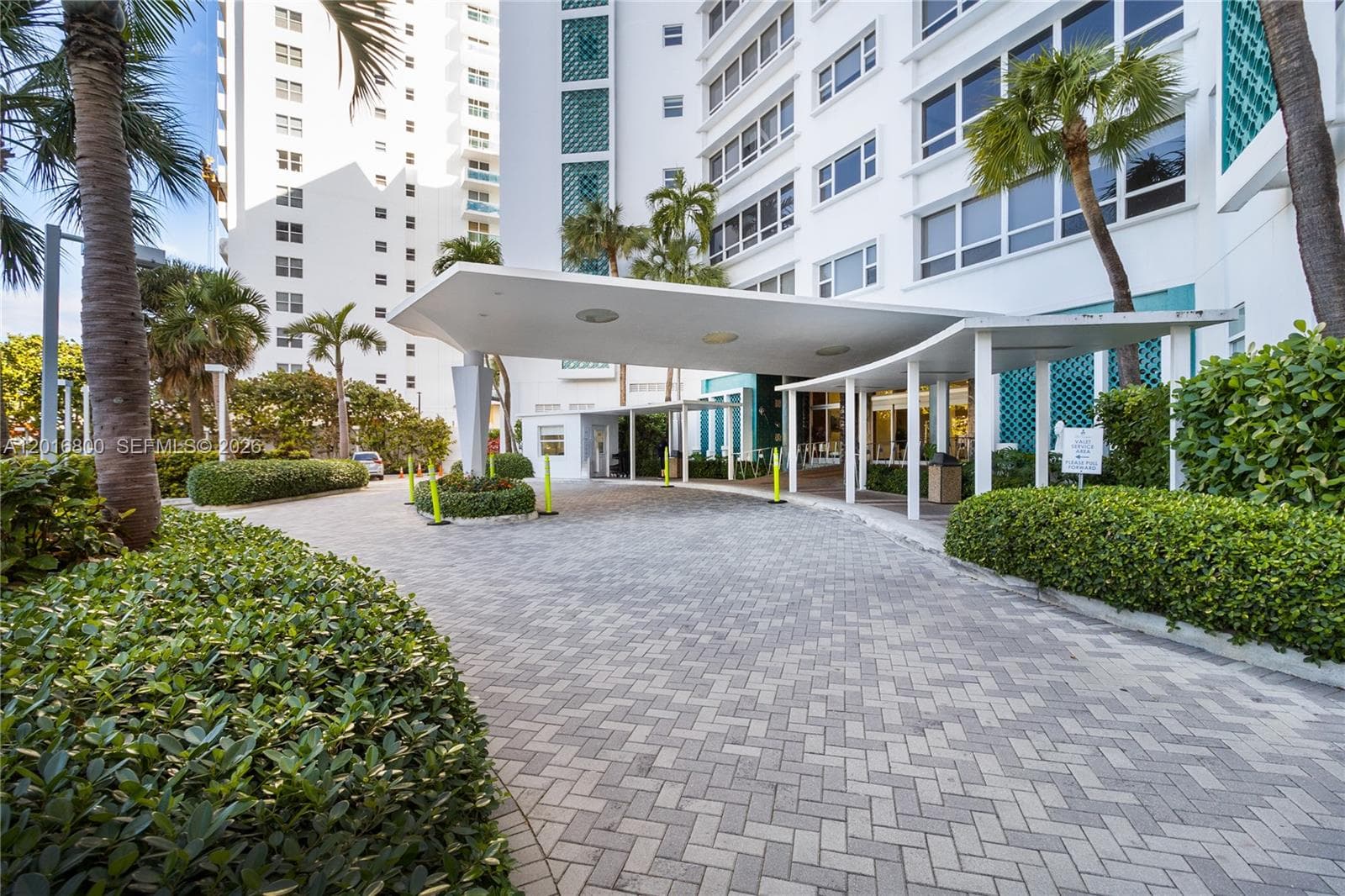 A12016800 — Miami Beach — 41