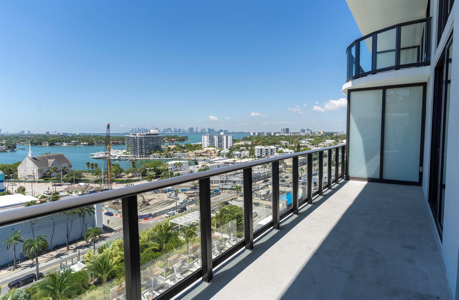B26027018 — Miami Beach — 23