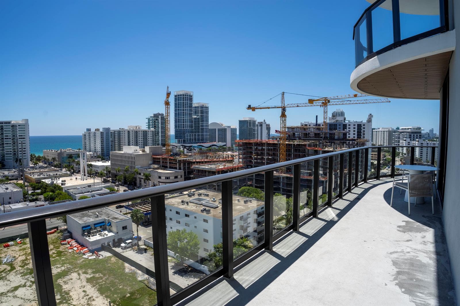 B26027018 — Miami Beach — 22