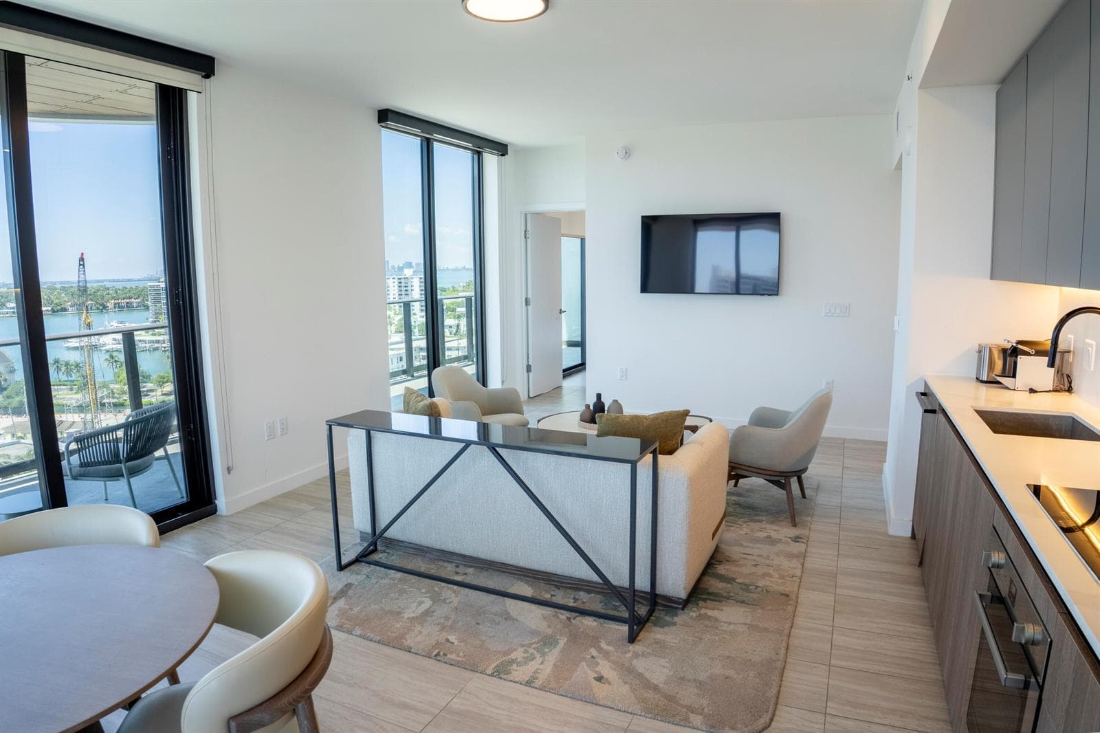 B26027018 — Miami Beach — 7