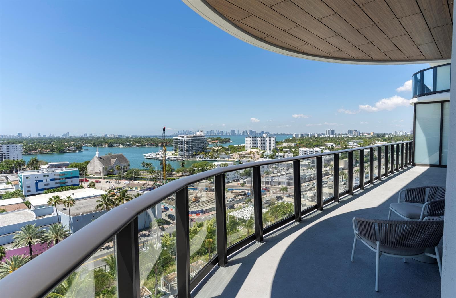 B26027018 — Miami Beach — 21