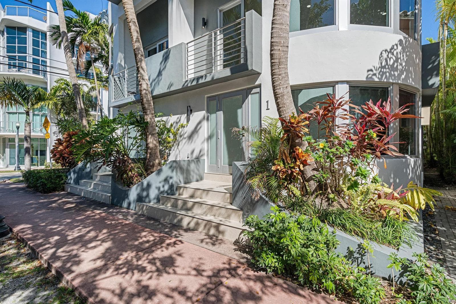 B26027037 — Miami Beach — 24
