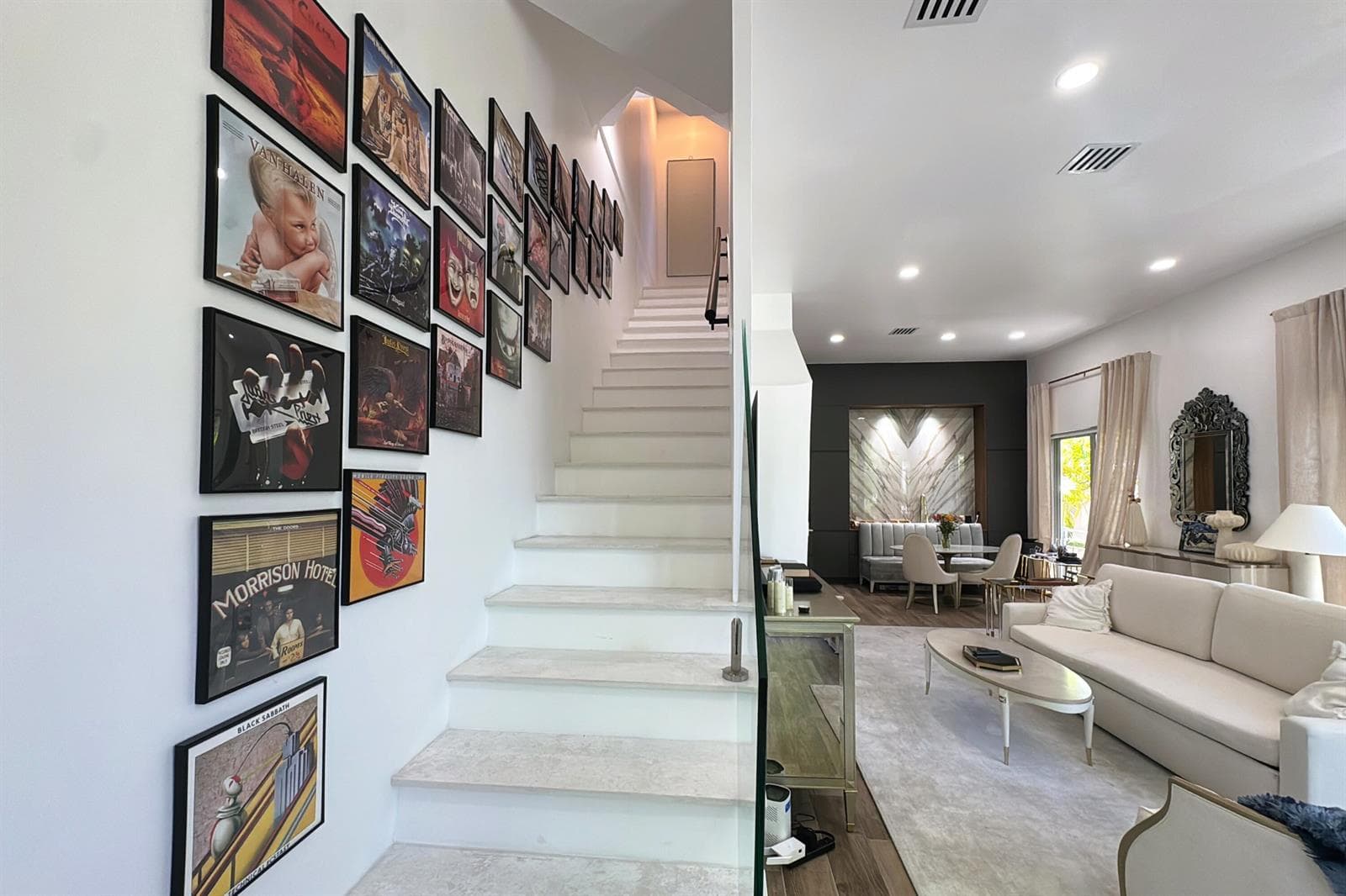 B26027037 — Miami Beach — 10