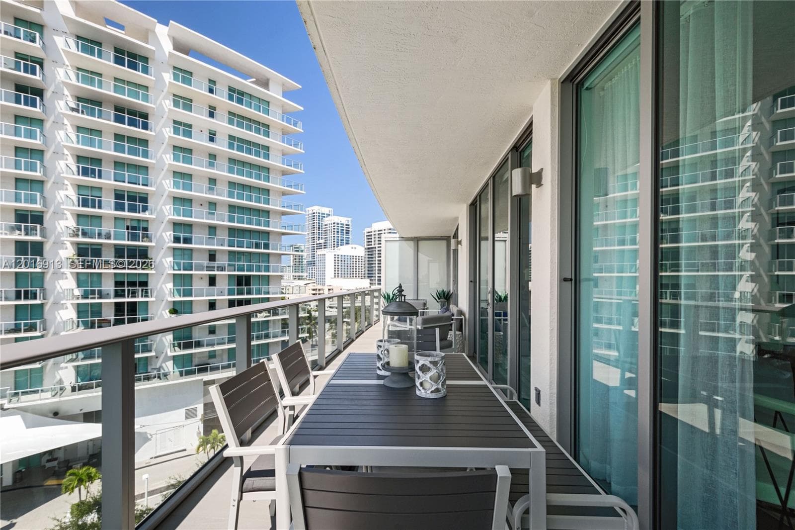 A12016913 — Miami Beach — 17