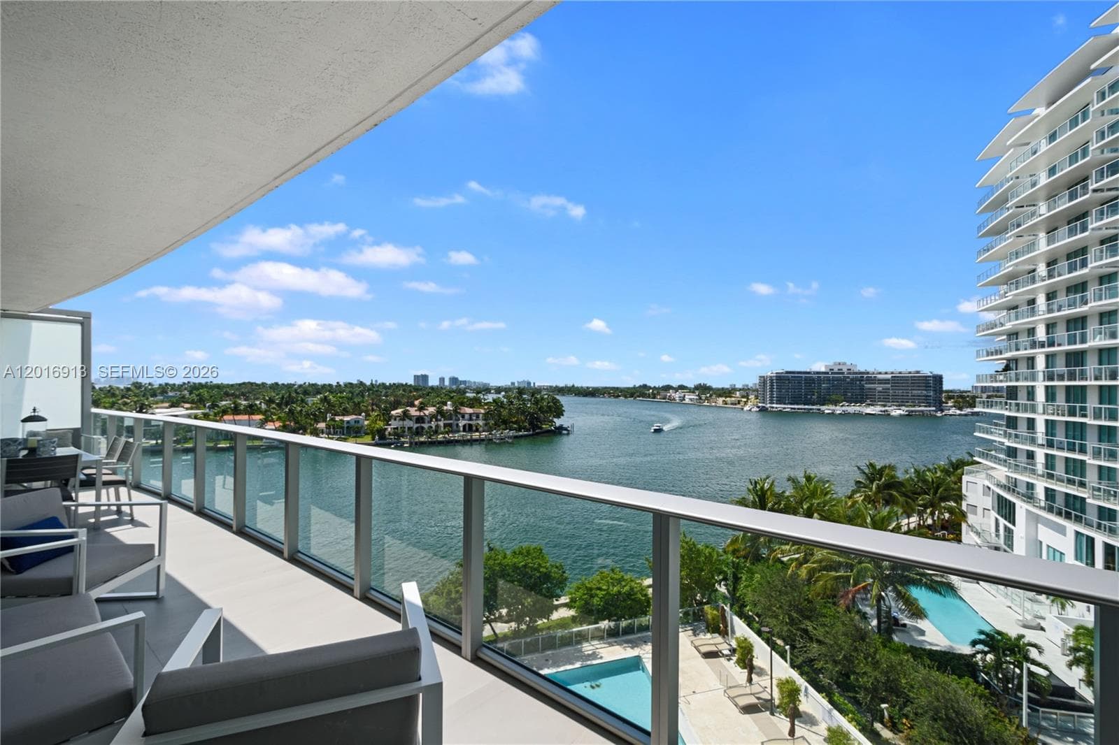 A12016913 — Miami Beach — 16