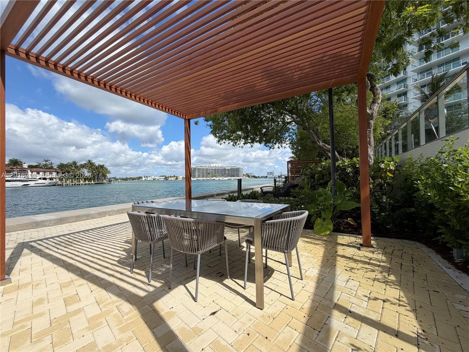 A12016913 — Miami Beach — 26