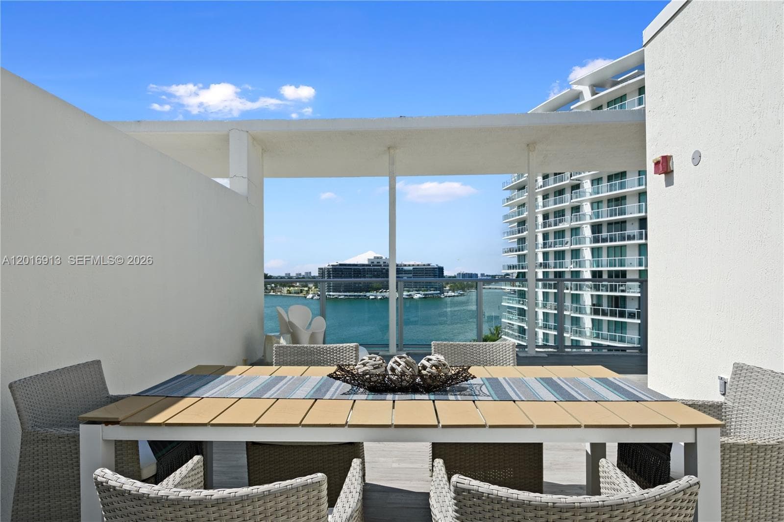 A12016913 — Miami Beach — 18