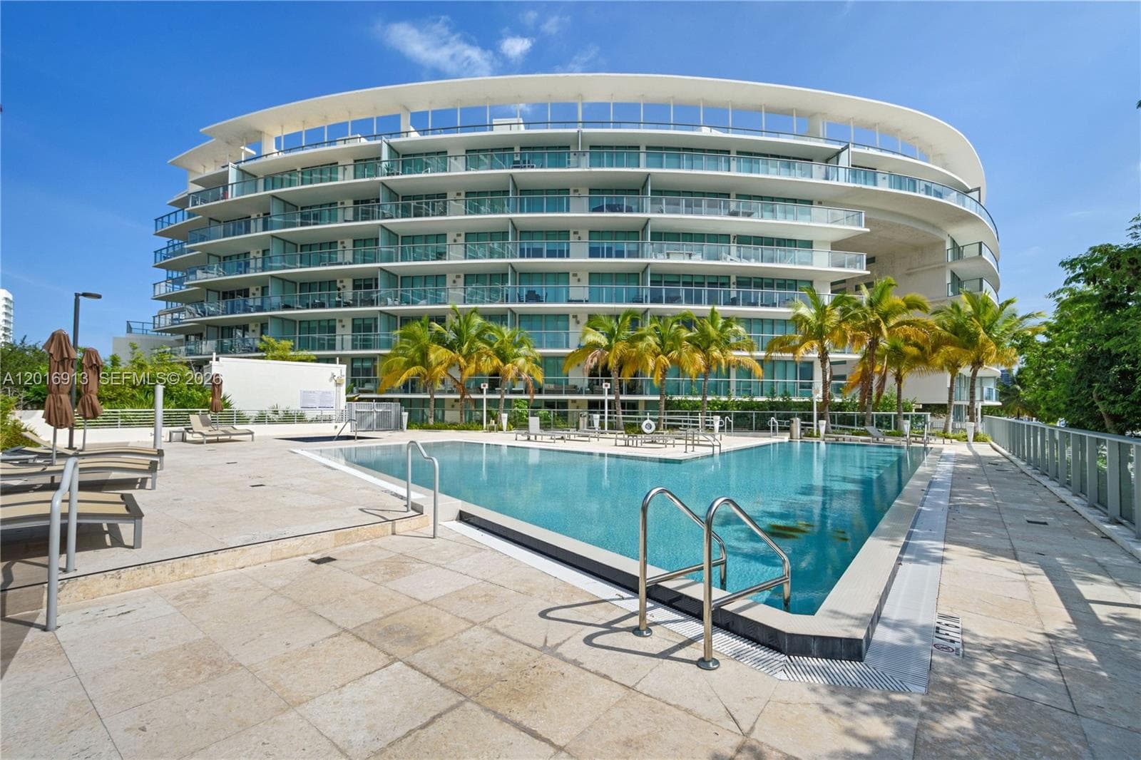 A12016913 — Miami Beach — 25
