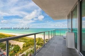 A12016953 — Miami Beach — 7