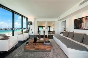 A12016953 — Miami Beach — 3