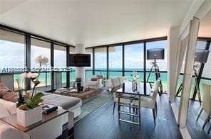 A12016953 — Miami Beach