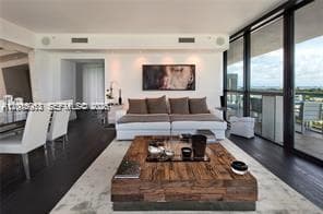 A12016953 — Miami Beach — 4