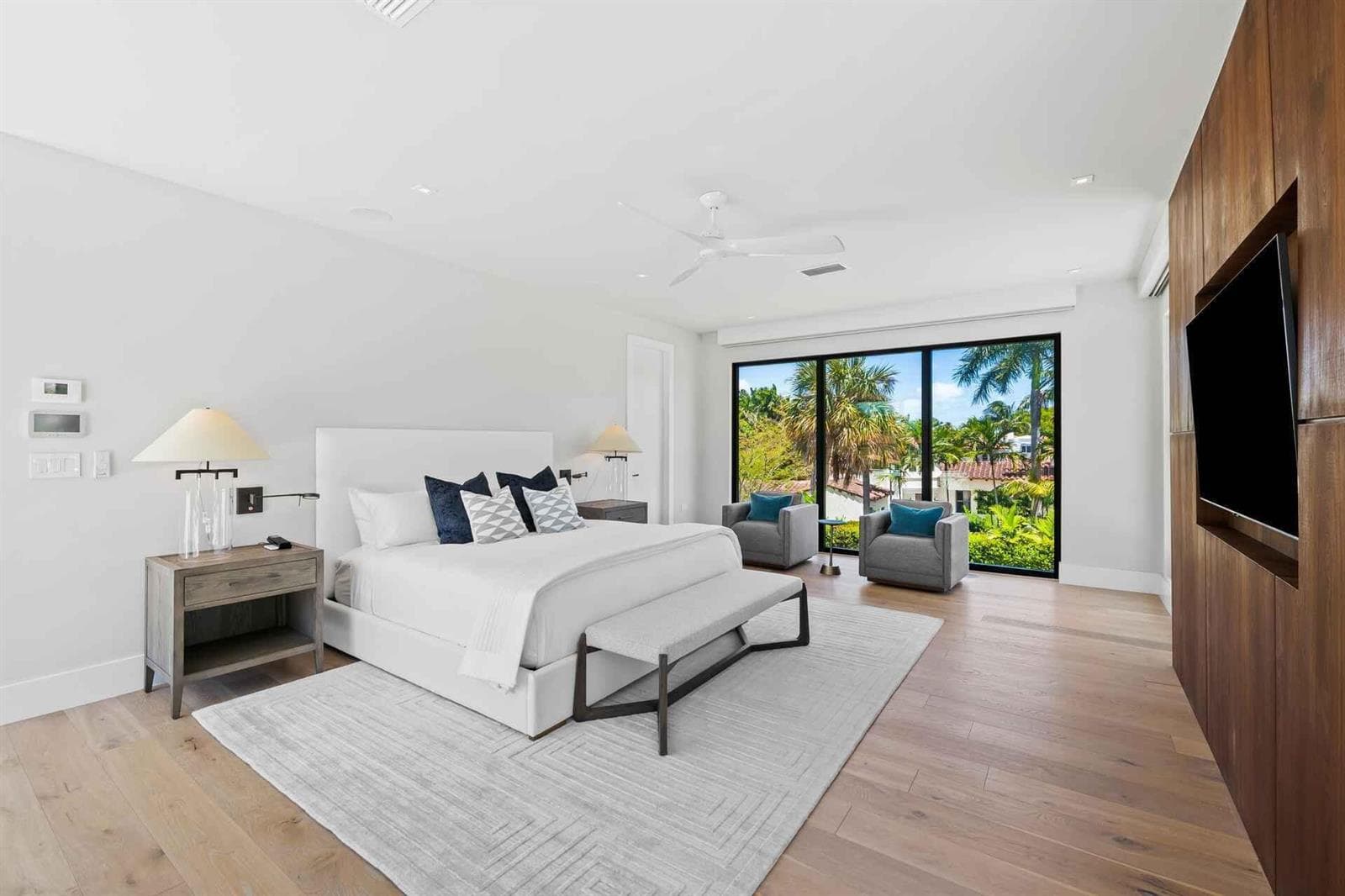 B26027093 — Miami Beach — 22
