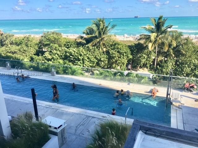 A12016971 — Miami Beach — 32