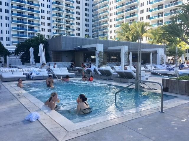 A12016971 — Miami Beach — 29