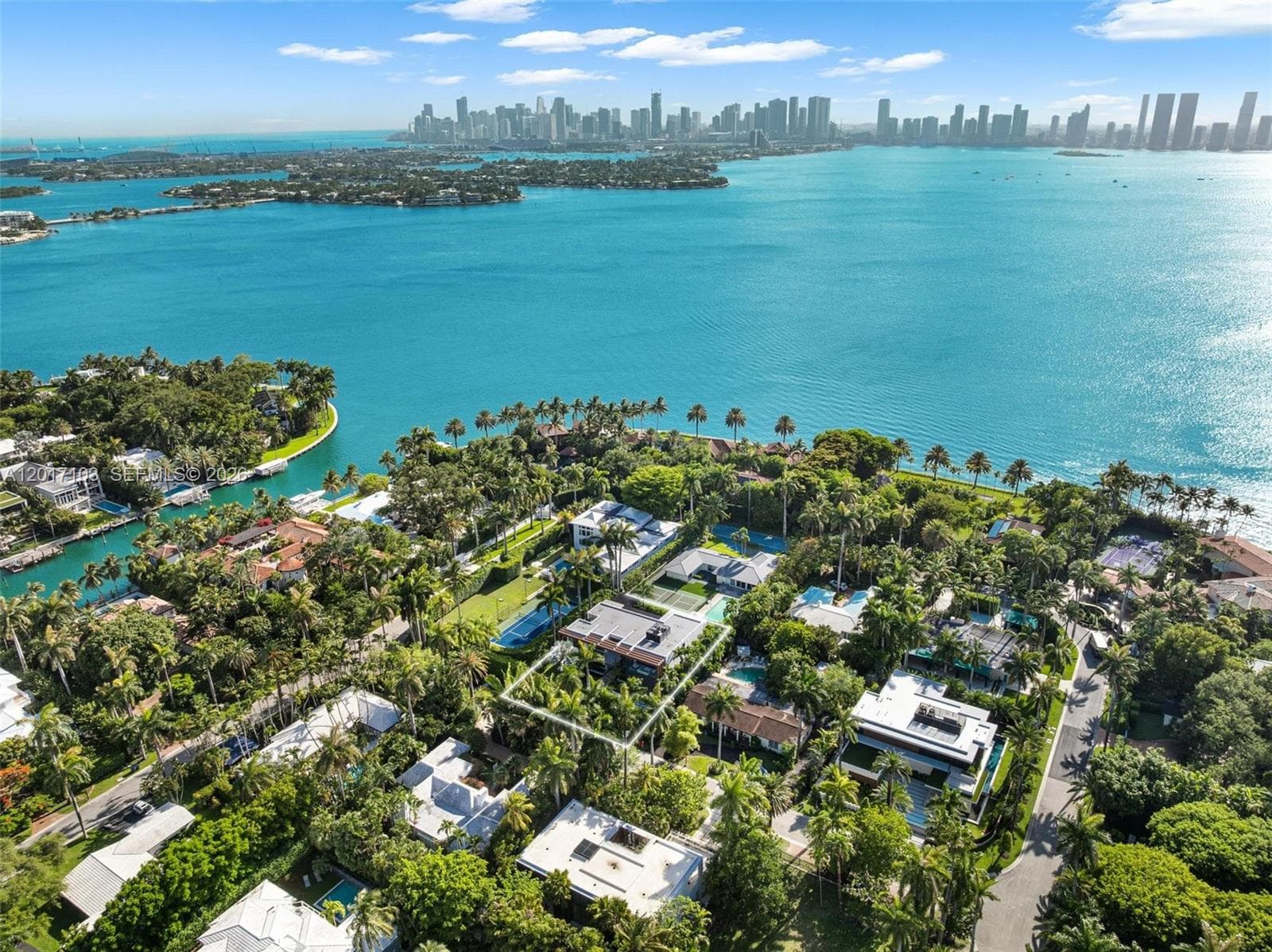 A12017103 — Miami Beach — 46