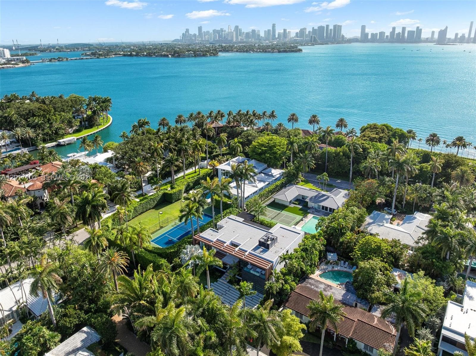 A12017103 — Miami Beach — 40