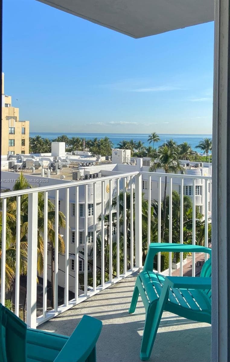 A12017123 — Miami Beach — 5