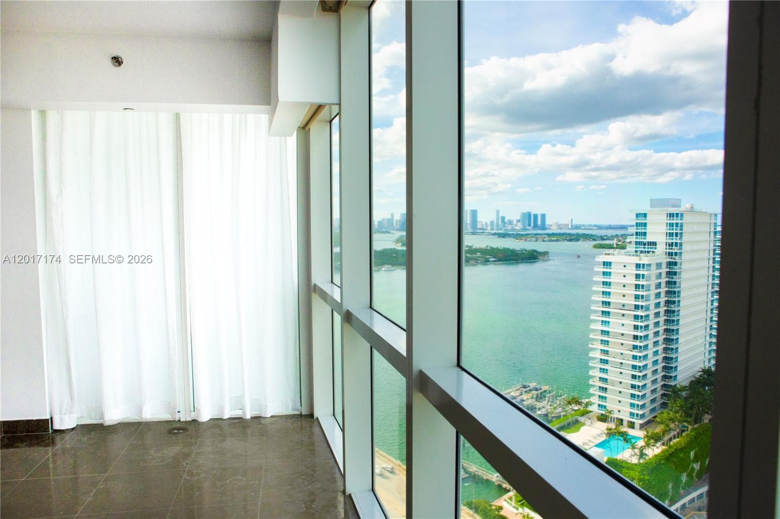 A12017174 — Miami Beach — 26