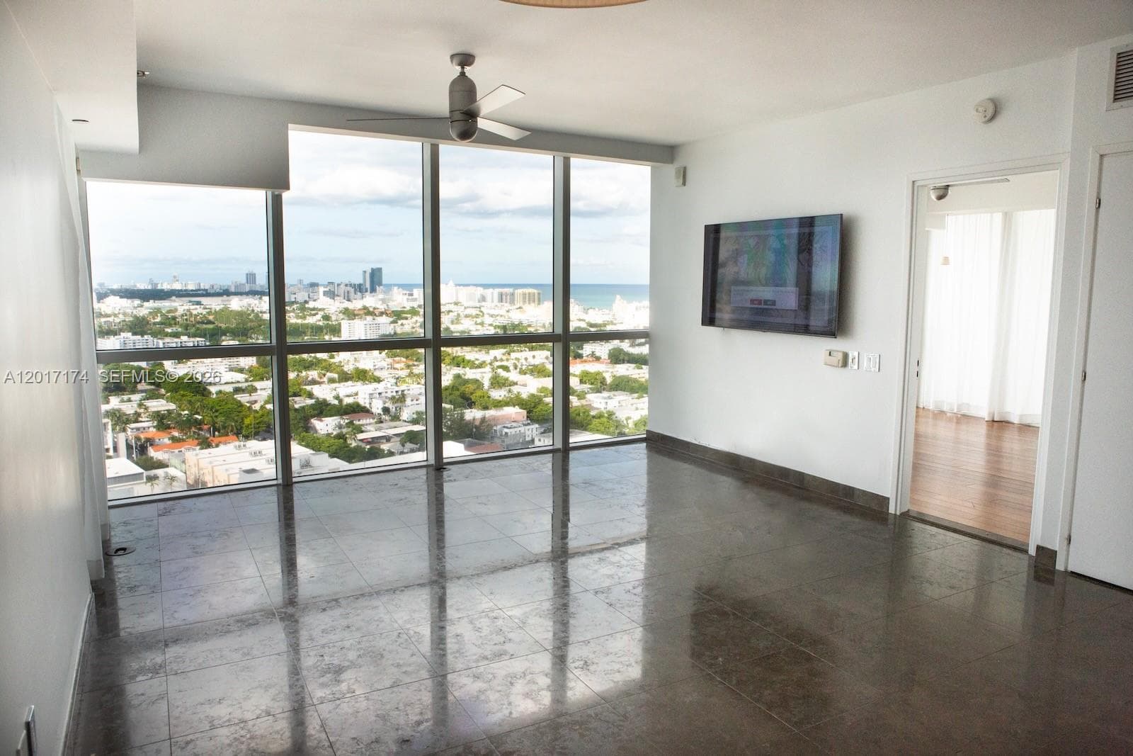 A12017174 — Miami Beach — 34
