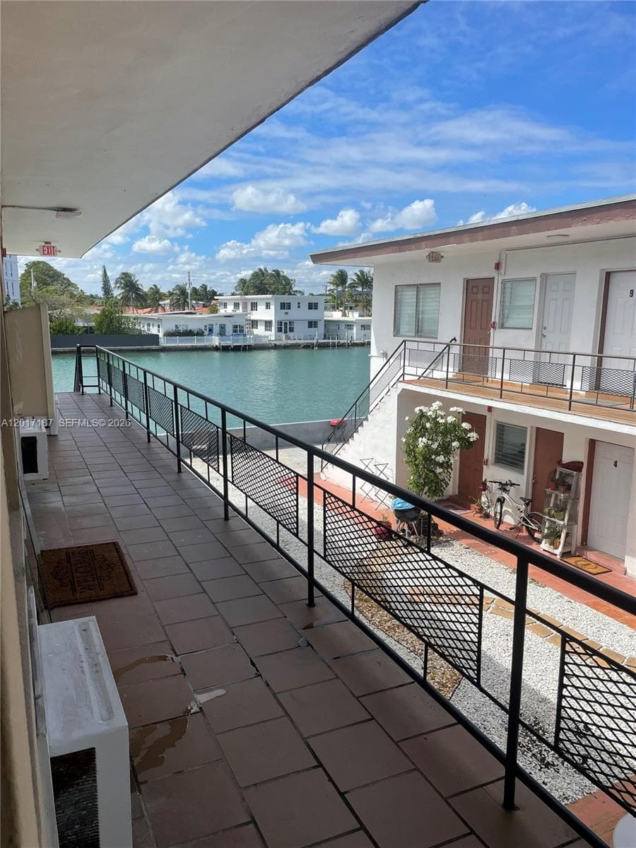 A12017187 — Miami Beach