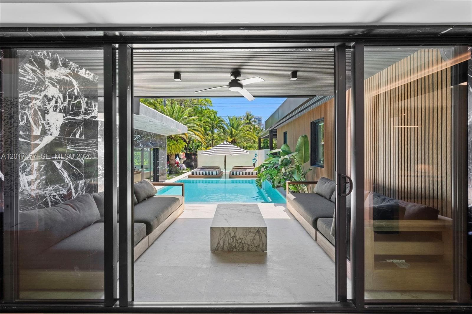 A12017377 — Miami Beach — 14