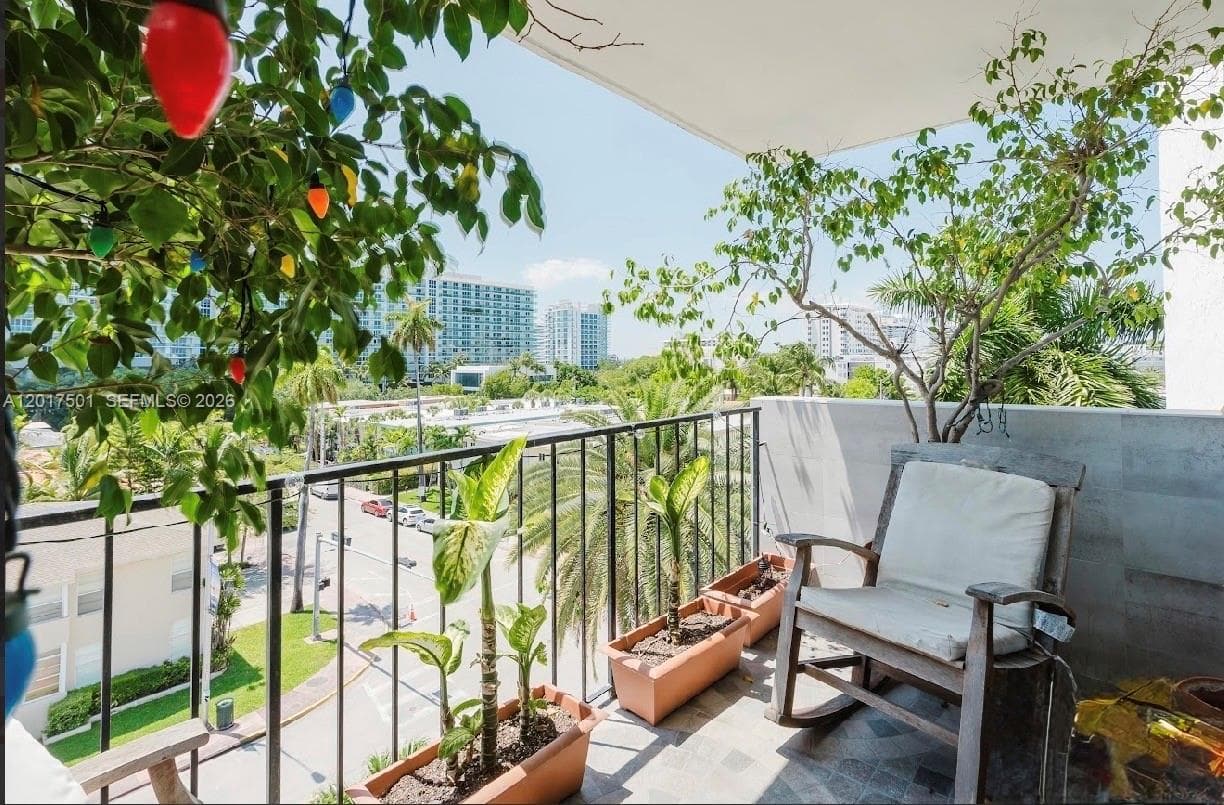 A12017501 — Miami Beach