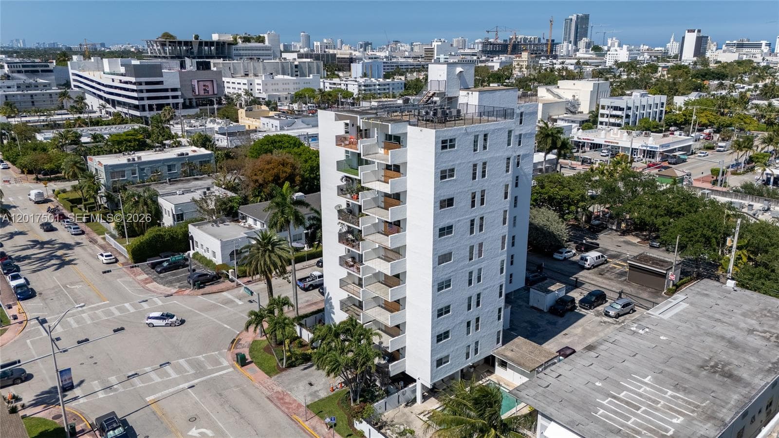 A12017501 — Miami Beach — 34