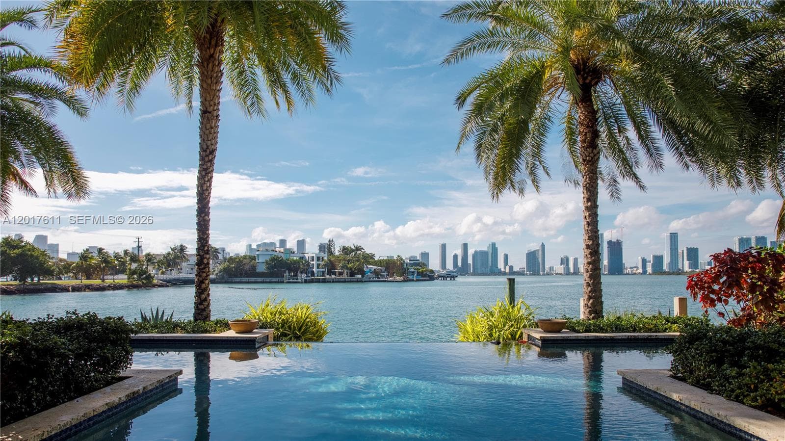 A12017611 — Miami Beach