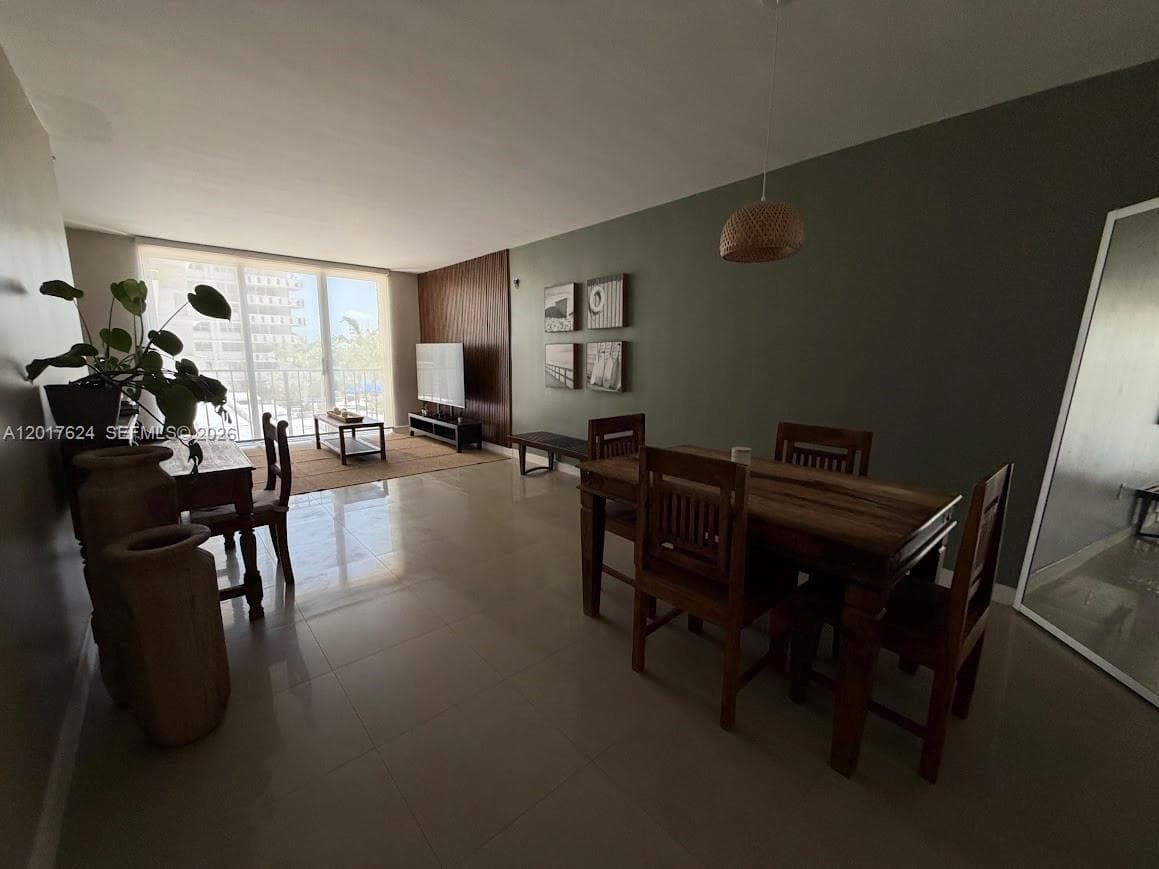 A12017624 — Miami Beach — 12