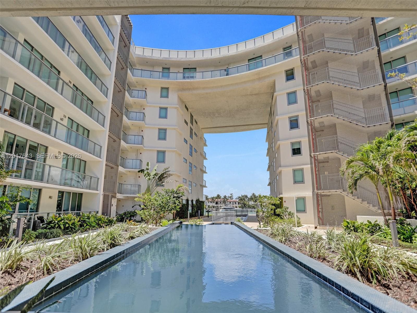 A12017643 — Miami Beach