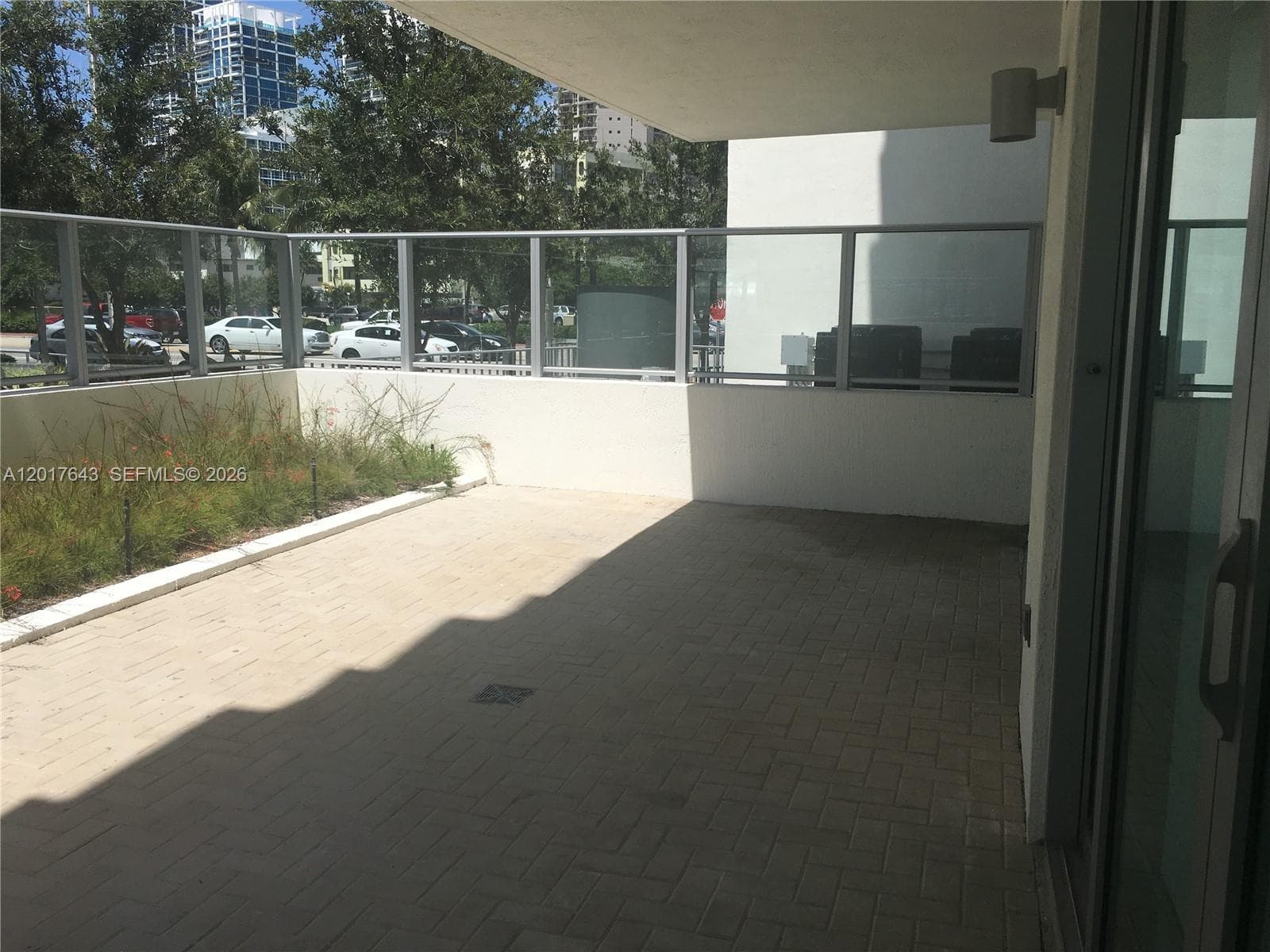 A12017643 — Miami Beach — 9