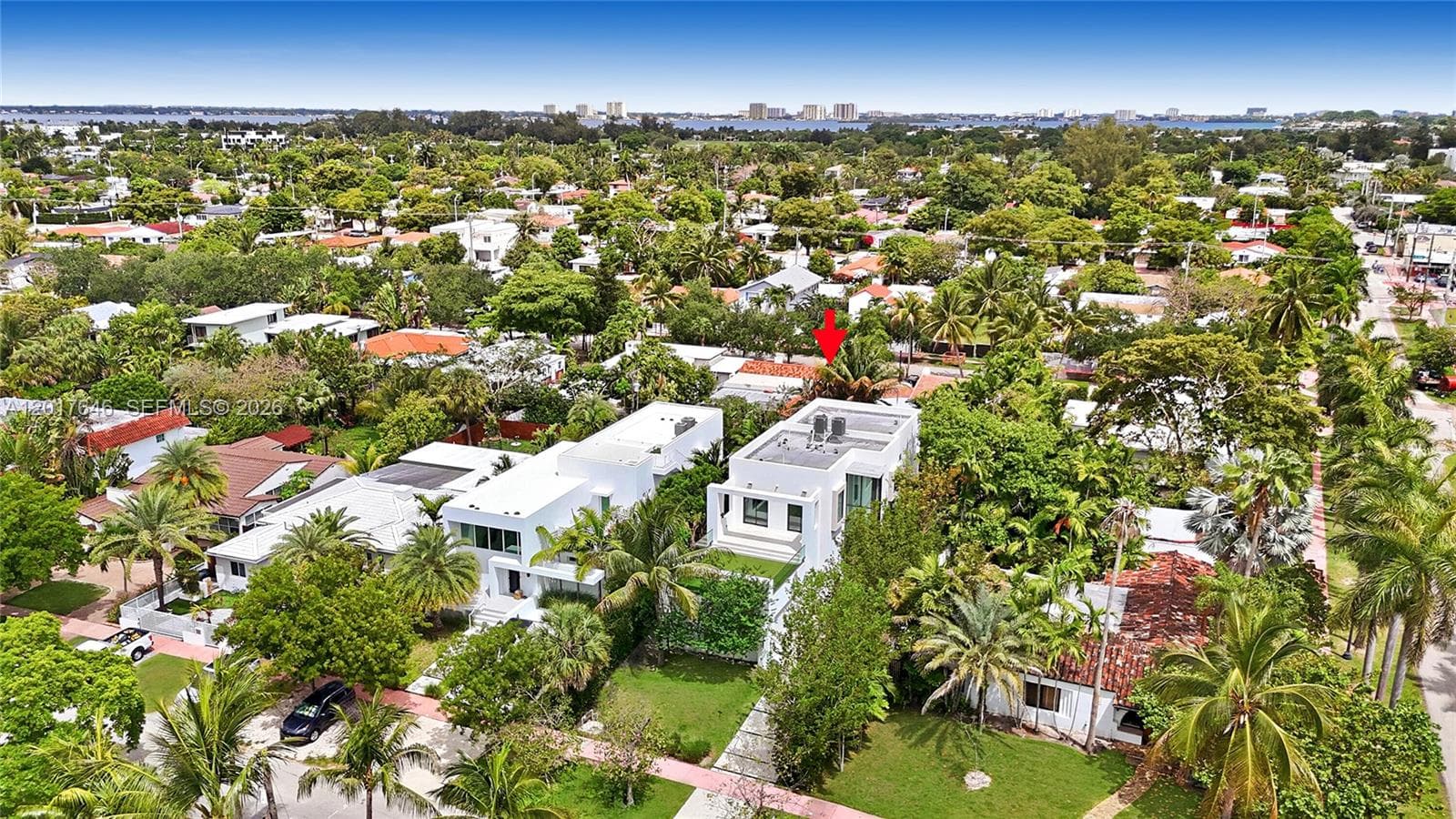 A12017646 — Miami Beach — 72