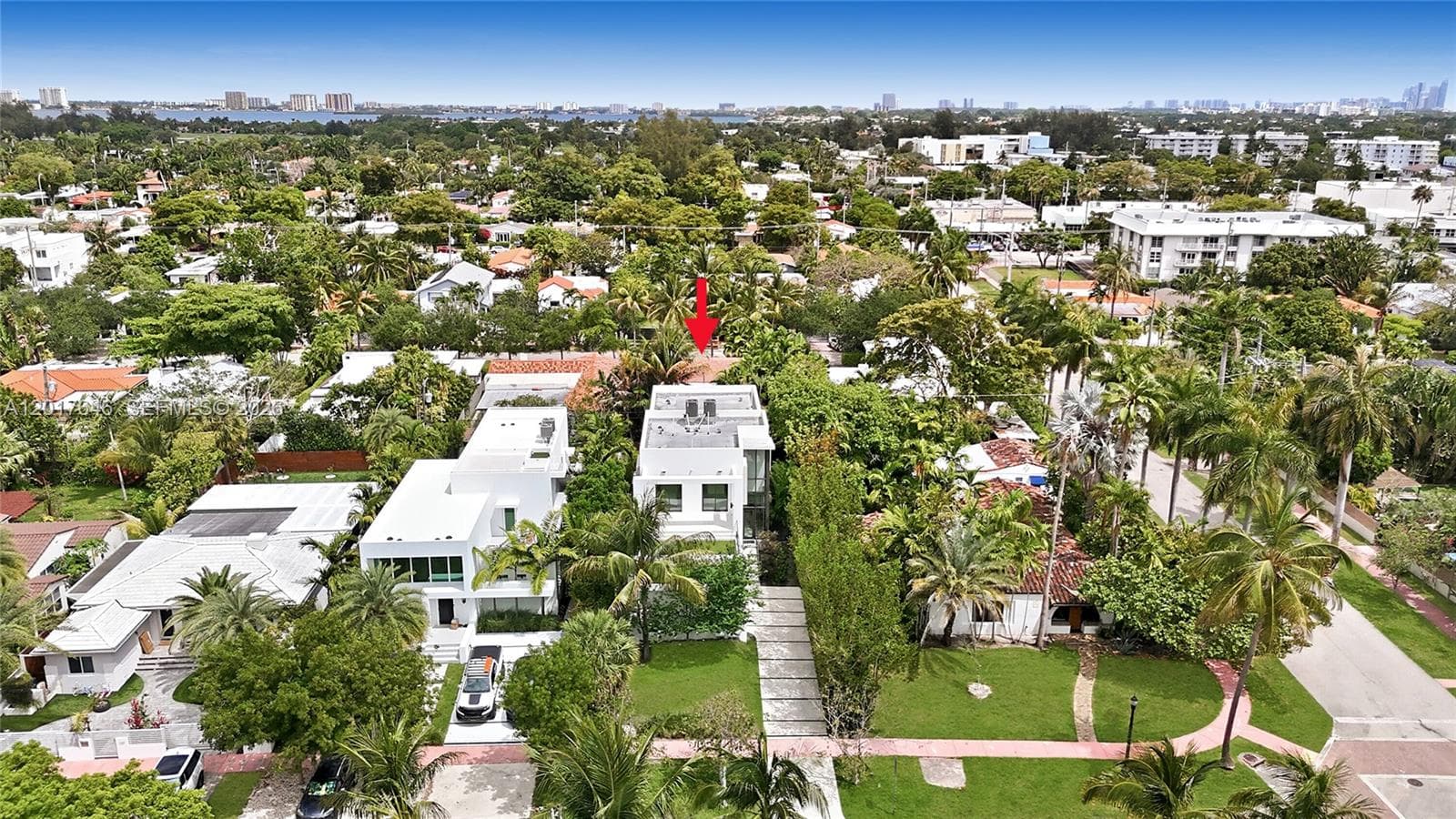 A12017646 — Miami Beach — 71