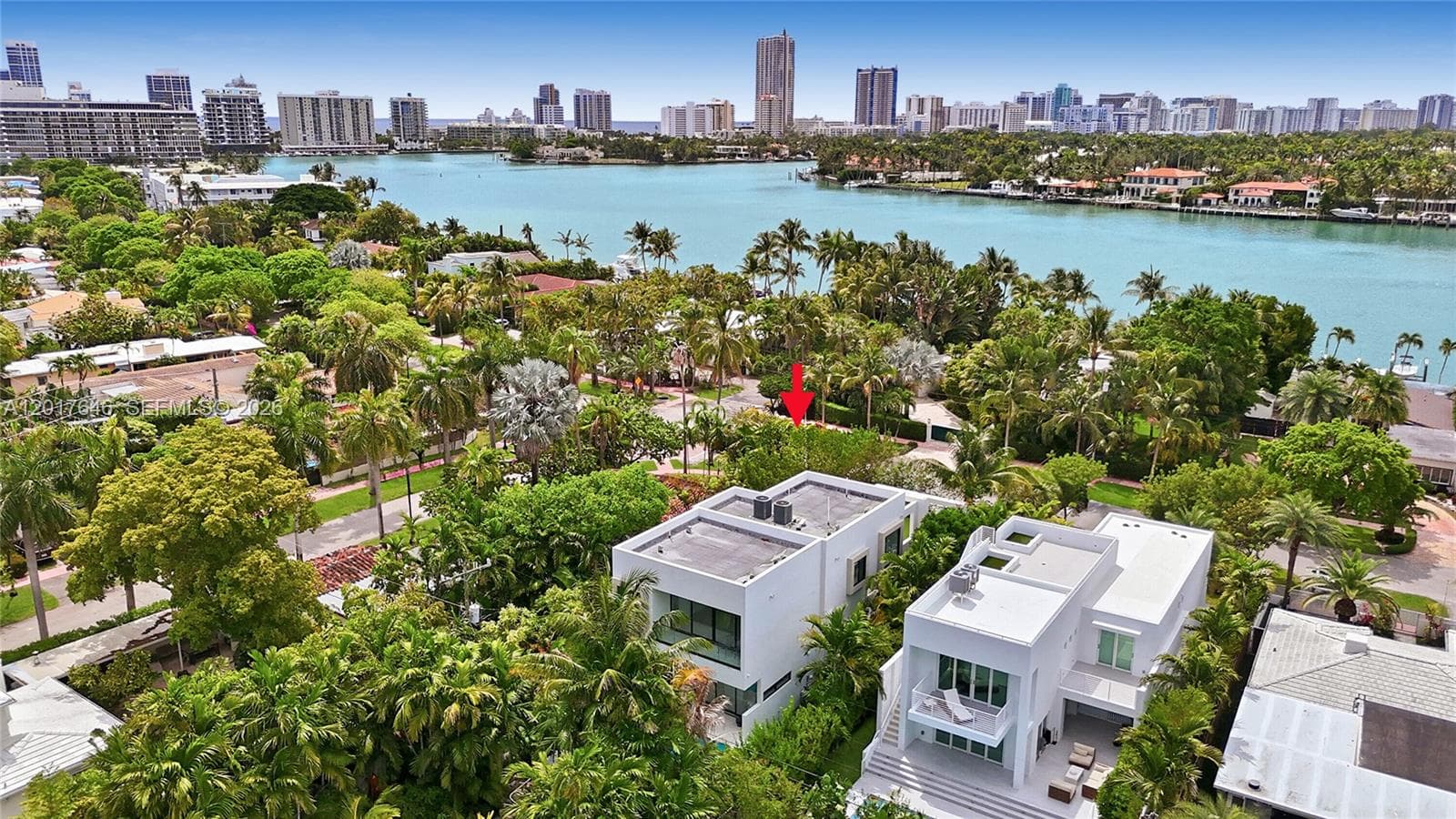 A12017646 — Miami Beach — 69