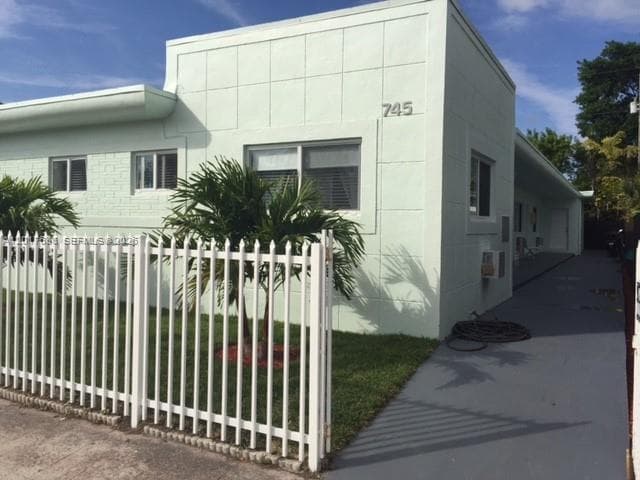 A12017686 — Miami Beach
