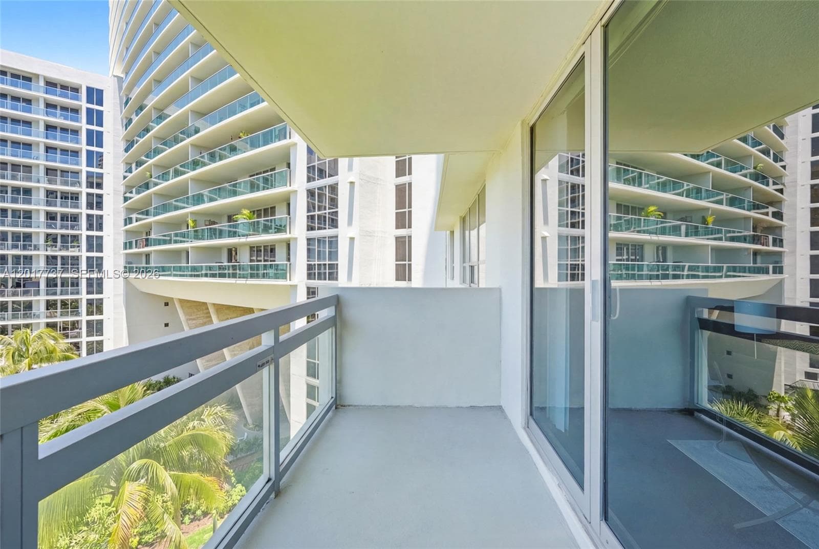 A12017737 — Miami Beach — 15