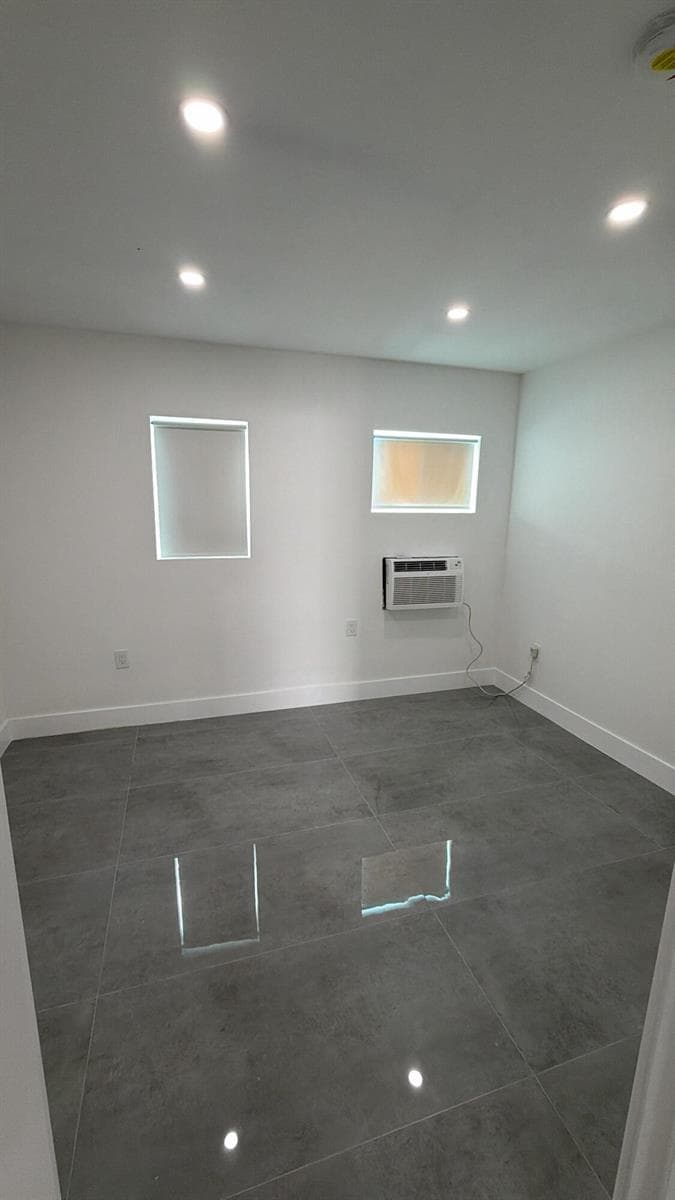 B26027570 — Miami Beach — 2