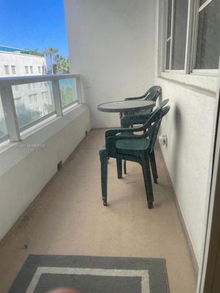 A12017835 — Miami Beach — 17