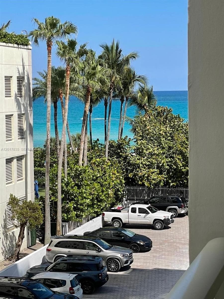 A12017835 — Miami Beach — 18