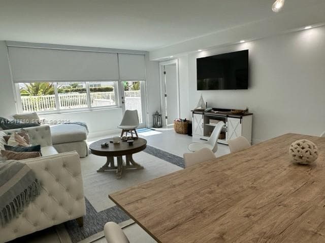 A12017880 — Miami Beach — 19