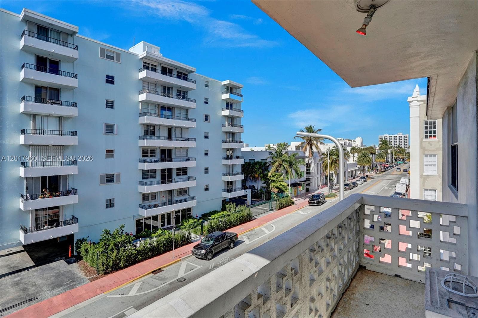 A12017960 — Miami Beach — 34