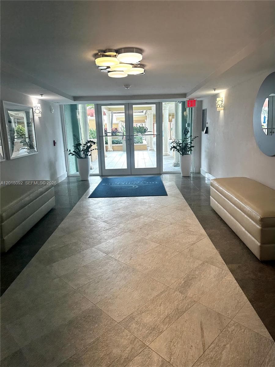 A12018092 — Miami Beach — 37