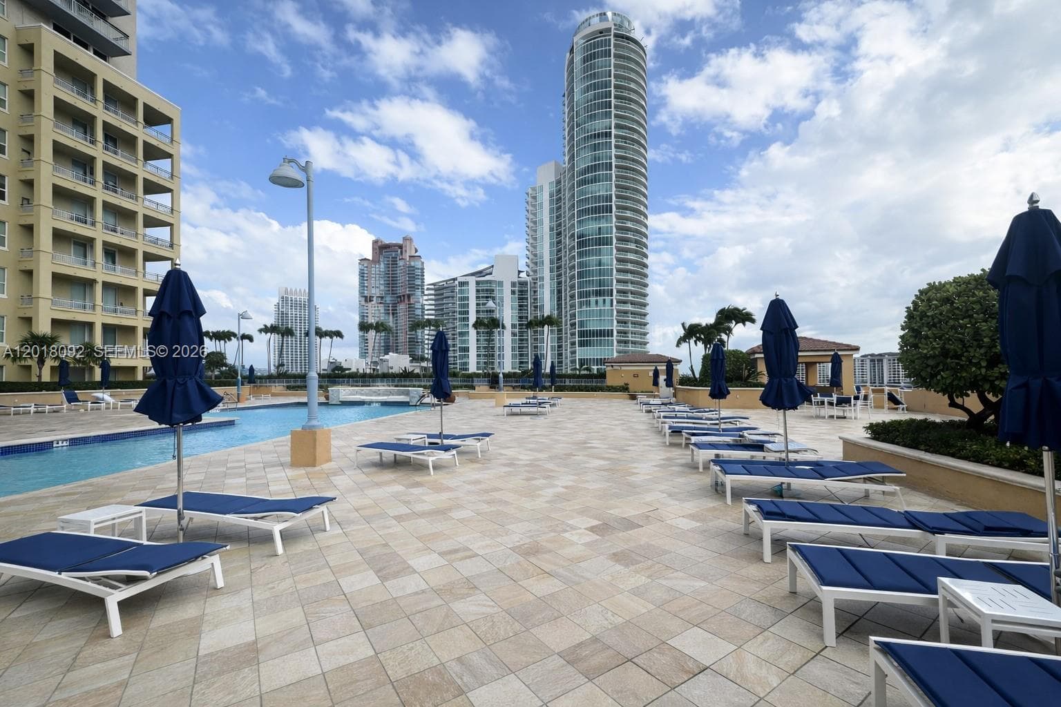 A12018092 — Miami Beach — 39