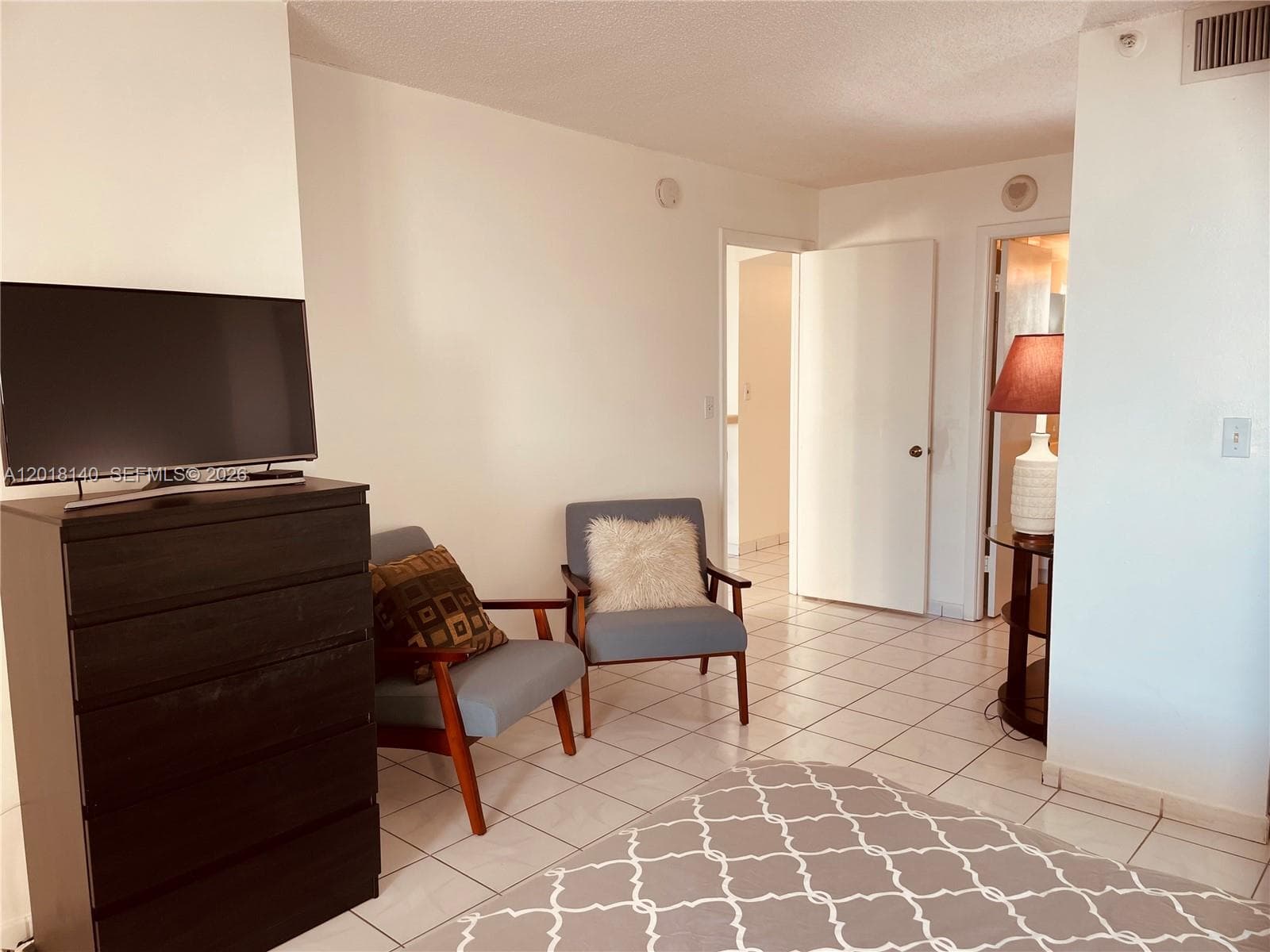A12018140 — Miami Beach — 9